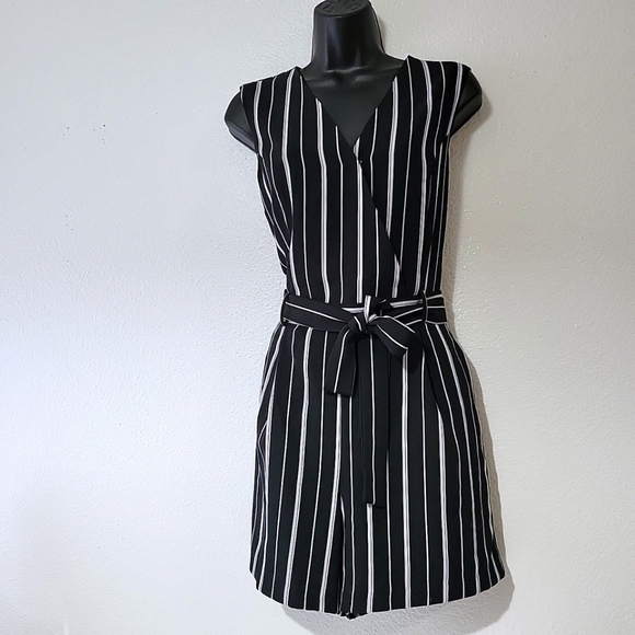 Banana Republic Sleeveless Striped Romper with Waist Tie-Up Size 12 - Picture 11 of 11